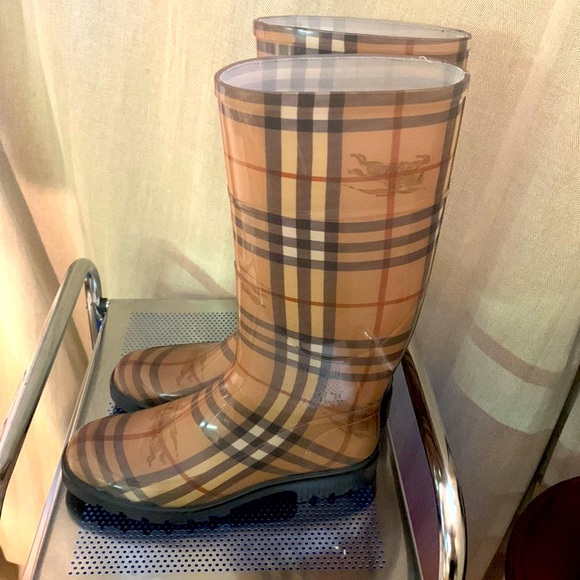 Burberry Shoes - Burberry rain boots